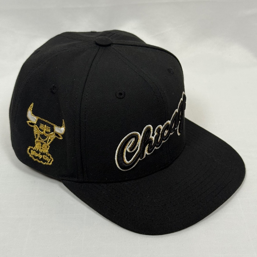 Vintage Mitchell & Ness Chicago Bulls NBA Windy City Snapback Black Silver Hat